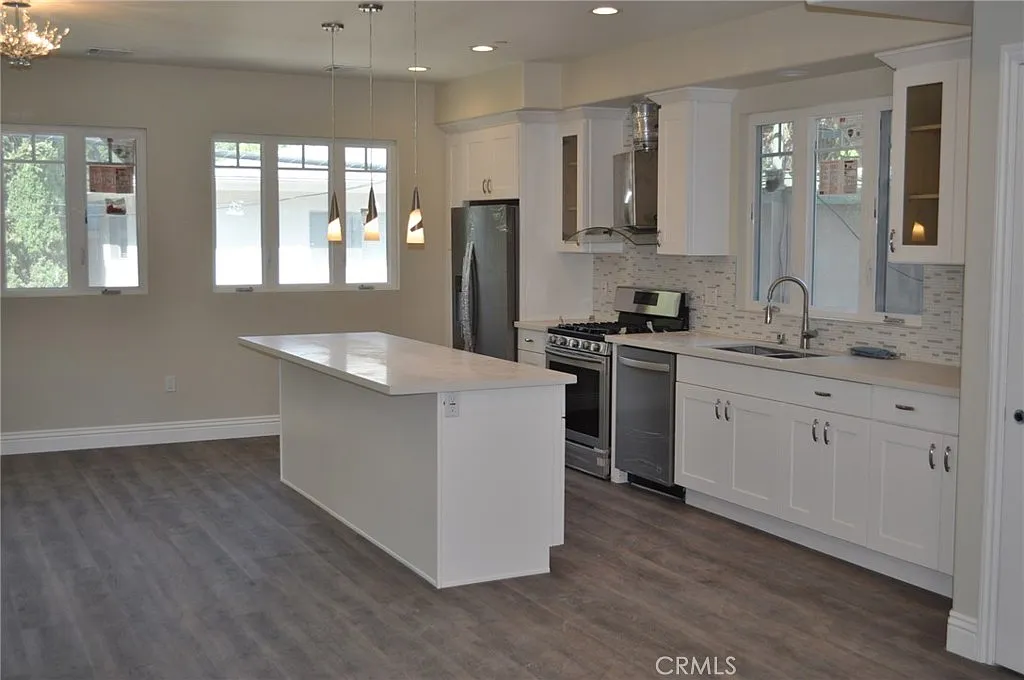 2 bed, 2.5 bath, 1500 sqft, $4,300 — Photo 3