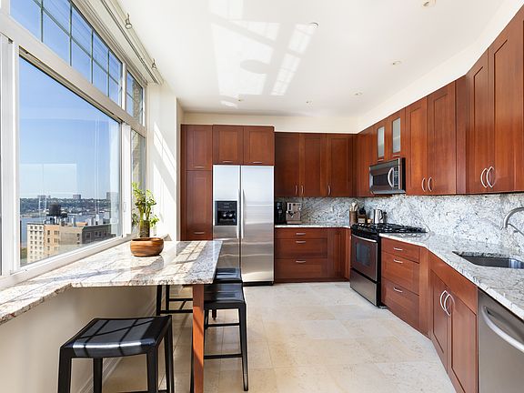 2nd image of 272 W 107th St APT 21A