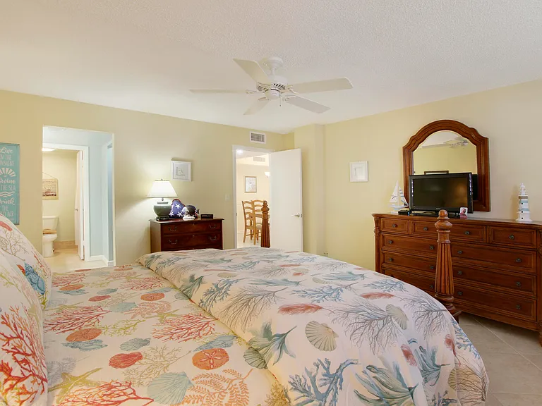 630 Ocean Dr #102 — Photo 15