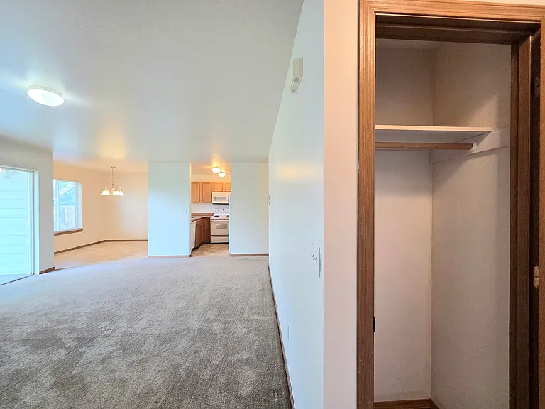 364 9th St NE — Photo 8