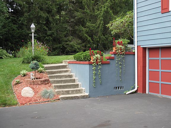 3rd image of 27 Hemlock Dr