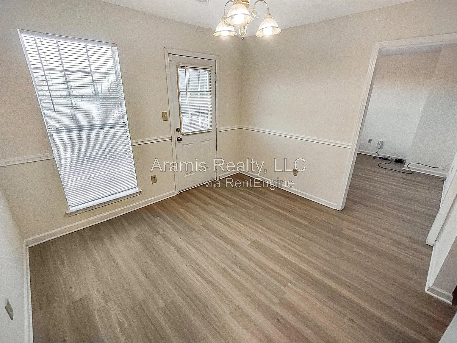 3 bed, 2.0 bath, 1461 sqft, $1,595 — Photo 2