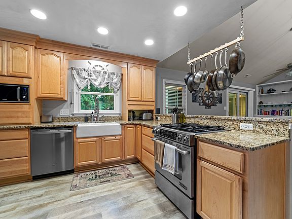 4th image of 1102 Crystalwood Cir