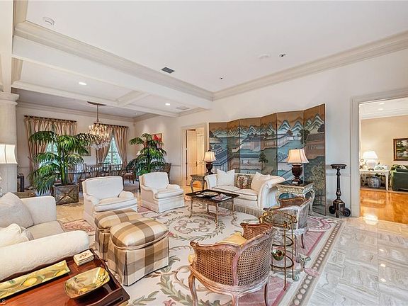 4th image of 364 Cromwell CT