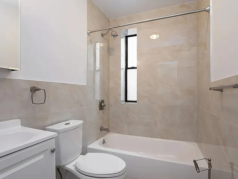202 S 2nd St #27 — Photo 3