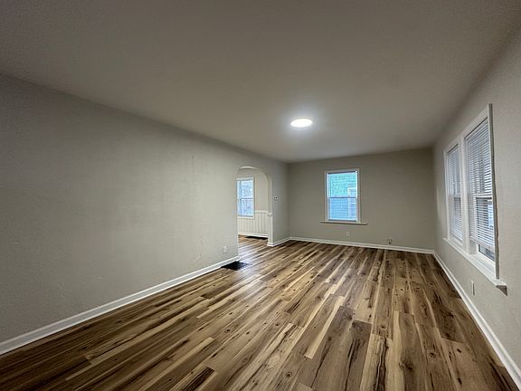 4th image of 1305 Woodward Ave