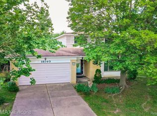 18140 Rainbow Dr, Lathrup Village, MI