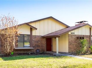 1404 Golden Grove Dr, Mesquite, TX