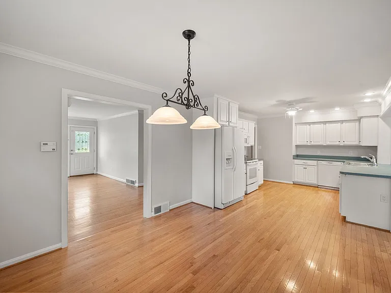 812 Beechwood Rd — Photo 9