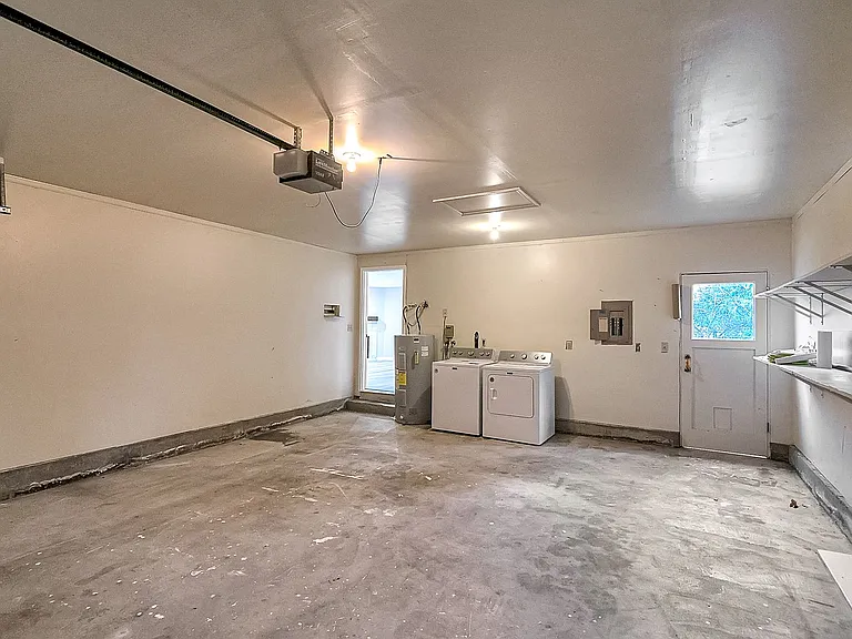 2533 N Willamette Blvd — Photo 14