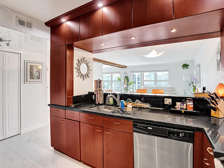 3000 E Sunrise Blvd #14F — Photo 31