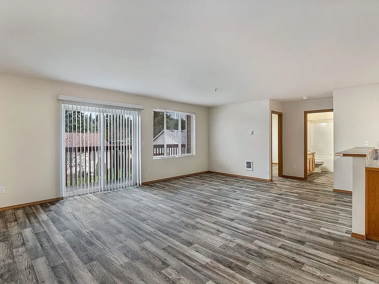 804 Sussex Ave E — Photo 27