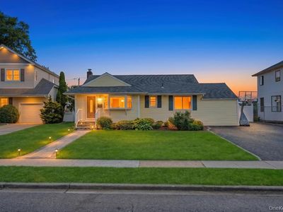83 E End Avenue, Hicksville, NY, 11801