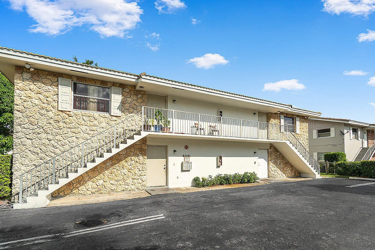 2 bed, 2.0 bath, 1000 sqft, $2,300 — Photo 4