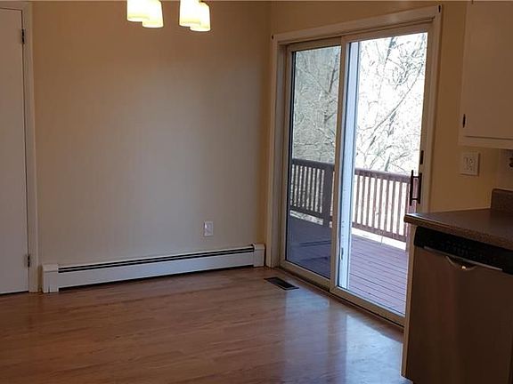 4th image of 60 General Heath Ave