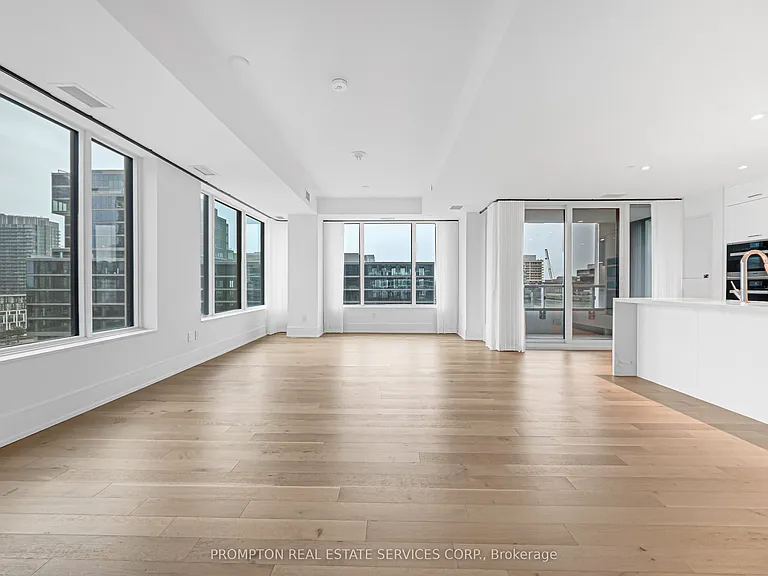 455 Wellington St W #908 — Photo 22