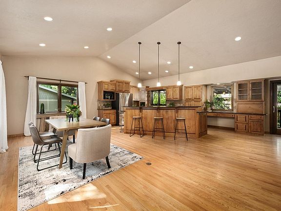 3rd image of 3231 Nelson Ln