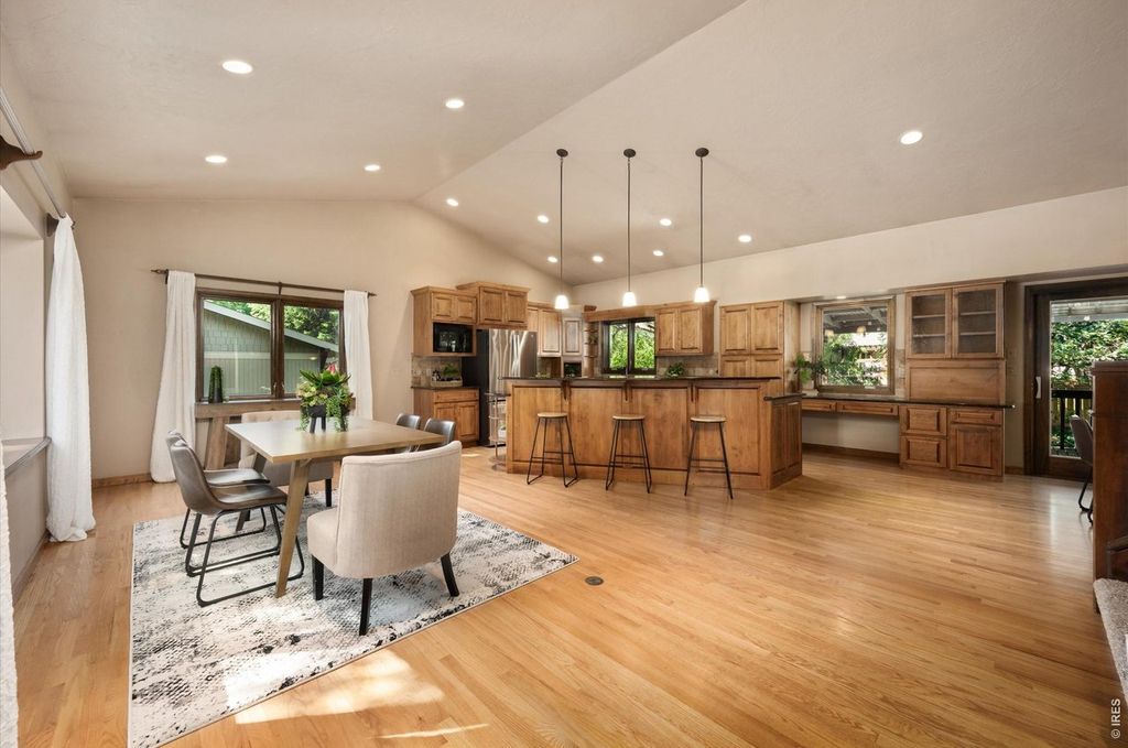 3231 Nelson Ln