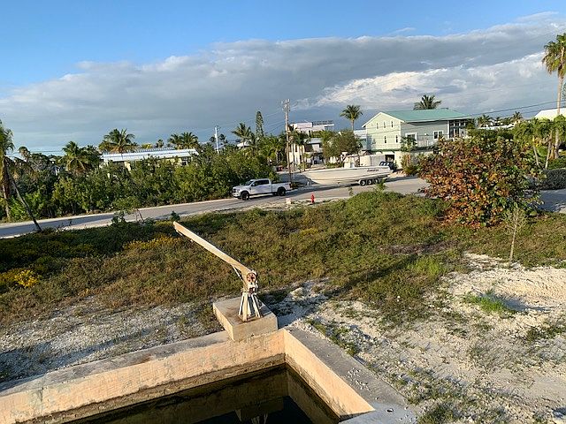 2nd image of 520 Blackbeard Rd