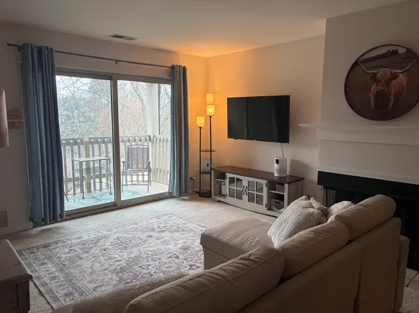 204 Glengarry Dr APT 304, Bloomingdale, IL 60108