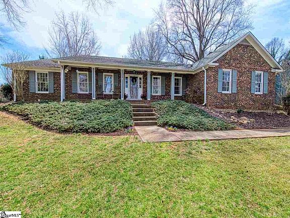 2nd image of 105 Oakfern Dr