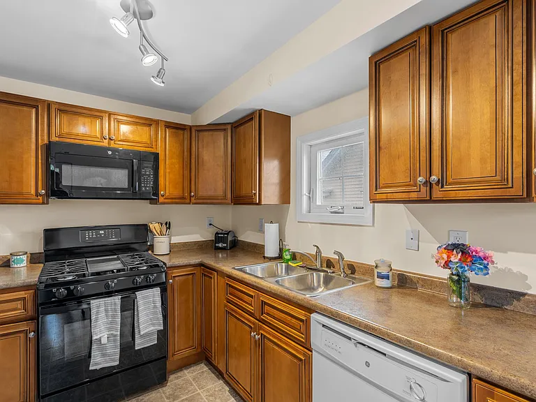 11 Siegel St #1-2 — Photo 7