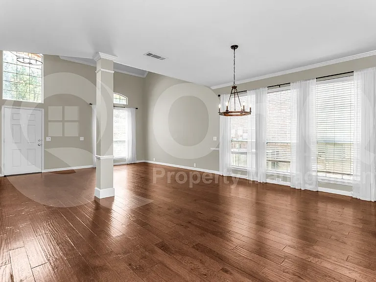 11281 Balcones Dr — Photo 13