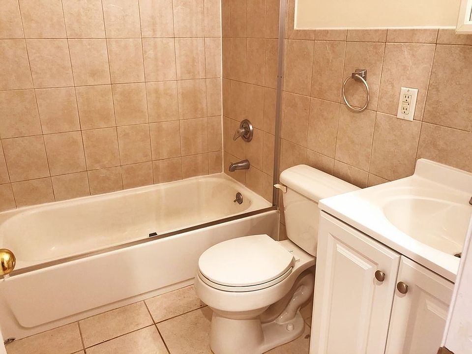 2nd image of 25-22 Hoyt Ave S #1A