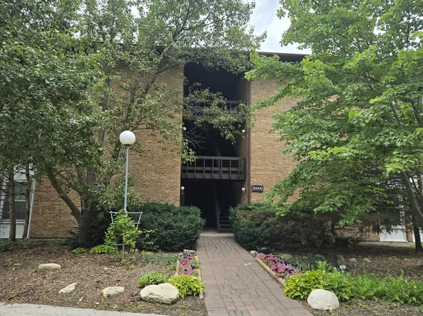 5544 E Lake Dr #76-D, Lisle, IL 60532