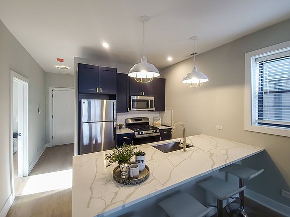 3rd image of 2020 W Montrose Ave #4405-3F
