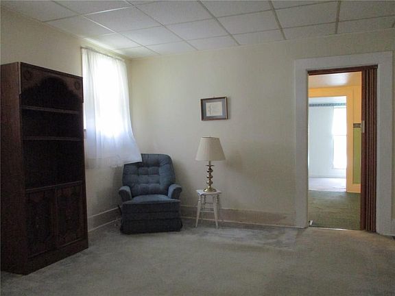 3rd image of 1045 W North St