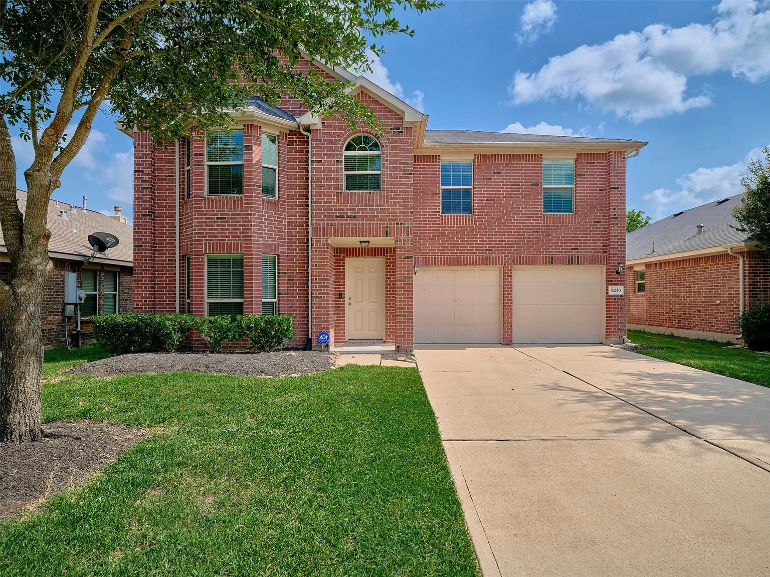4 bed, 2.5 bath, 2683 sqft, $2,400 — Photo 1