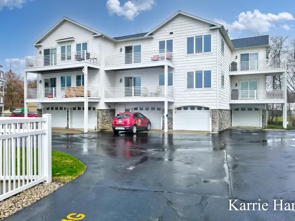 8670 Ellenwood Estates Dr #13, Montague, MI 49437