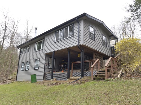 69 Engleside Ter, Sandy Hook, CT 06482