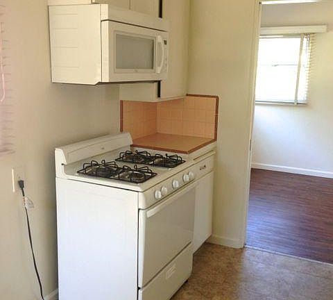 5th image of 318 1/2 Rosecrans St