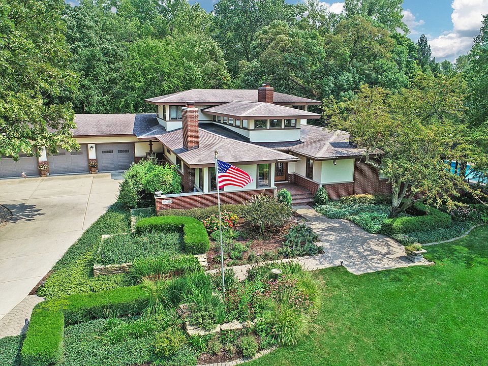 1st image of 2S025 Grove Hill Dr