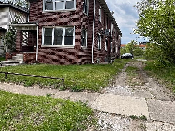 2nd image of 816 Pennsylvania Streetbe