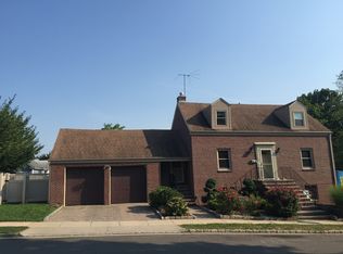 636 Glen Cove Ave, Glen Head, NY 11545