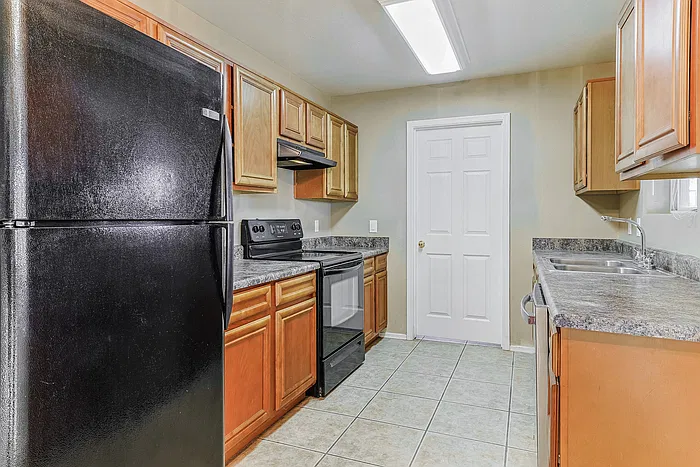 3 bed, 2.0 bath, 1320 sqft, $1,500 — Photo 2