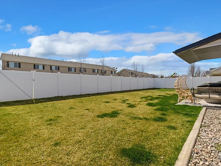 282 Joellen Dr — Photo 9