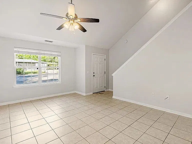 3 bed, 3.0 bath, 1363 sqft, $1,595 — Photo 4