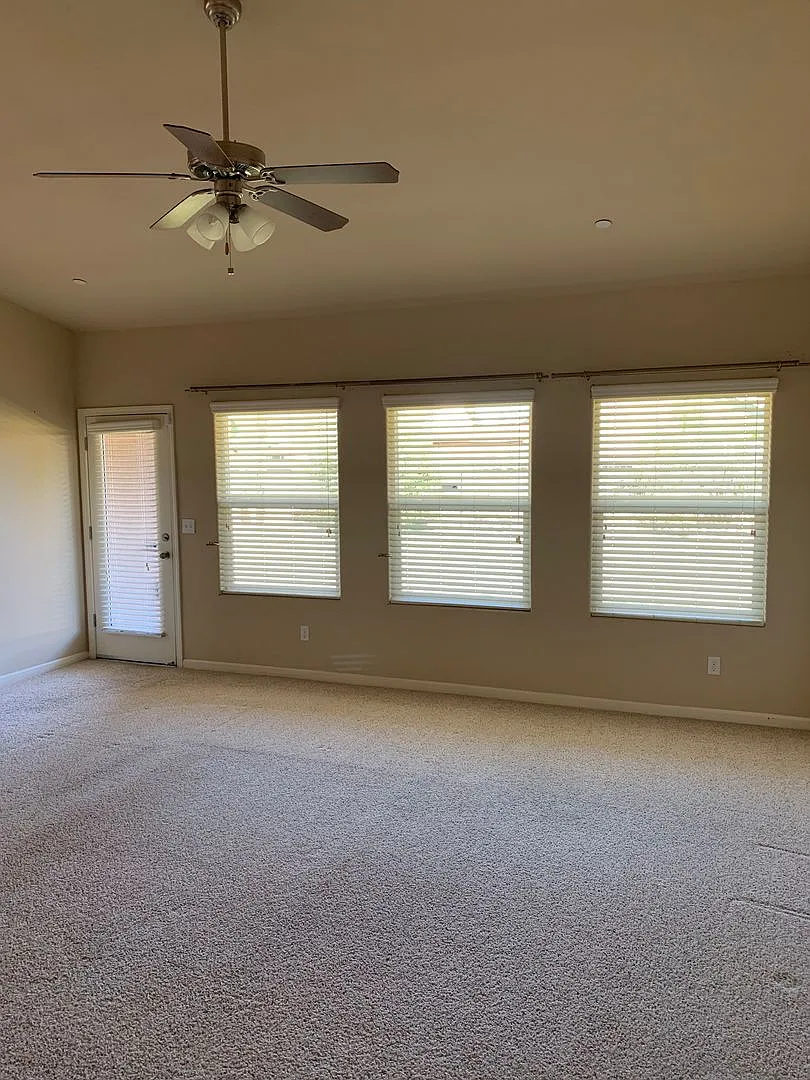 4 Bedroom 2 1/2 Bath Home — Photo 4