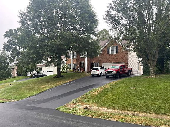 3rd image of 14 Ludwell Ln
