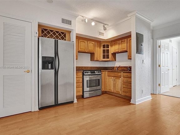 3rd image of 924 SE 2nd St #22/304