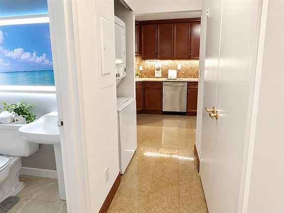 3rd image of 1055 River Rd APT 302