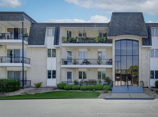18559 Escanaba Ave APT 204, Lansing, IL 60438