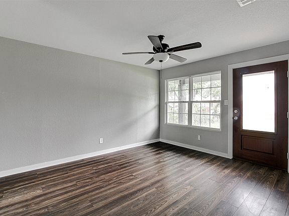 4th image of 412 E Fogg St