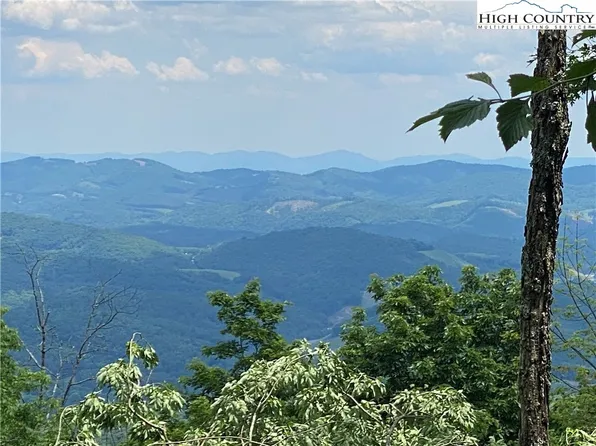 11 Crown Point Road, West Jefferson, NC 28694