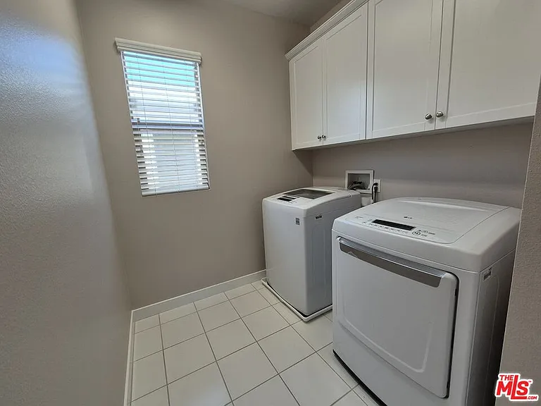 383 Silktree Ave — Photo 17