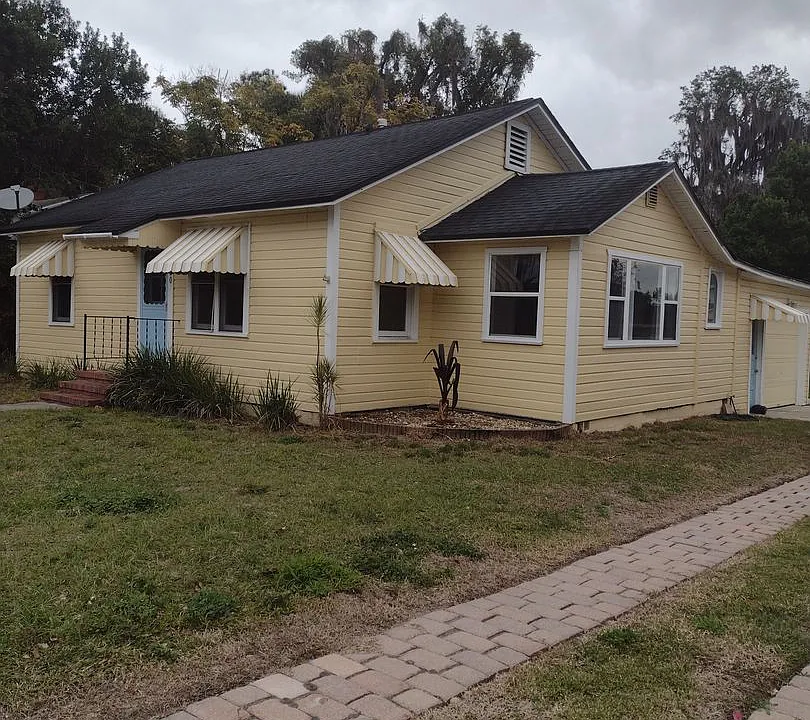 320 S 4th St